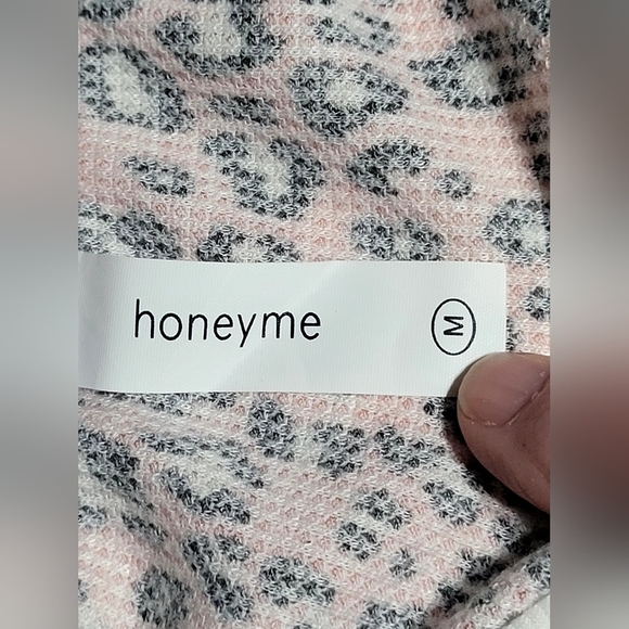 Honey Me Top, Size Medium, Short Raglan sleeves, light weight - Picture 5 of 6